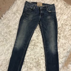 Big Star “Jenae” jeans from The Buckle. Low-rise/mid-rise fit. Worn a few times.